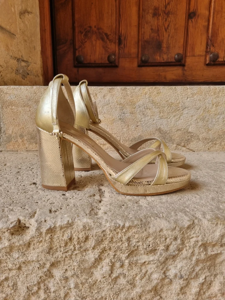 SANDALIAS CON PLATAFORMA DORADAS PARA BODA