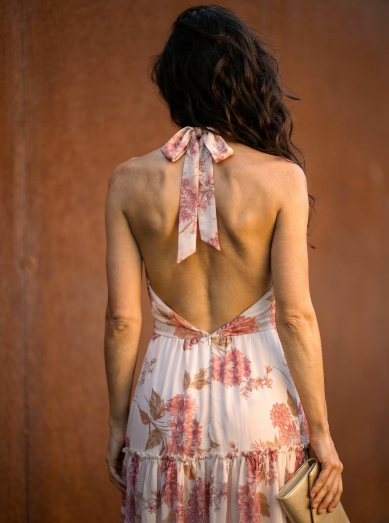 VESTIDO CON ESPALDA AL AIRE PARA INVITADA